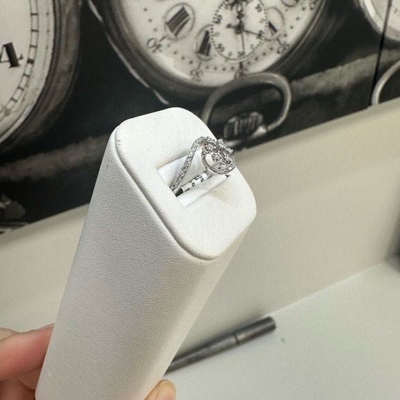 Brand New Disney Enchanted Diamond Snowflake Ring - Picture 2 of 5